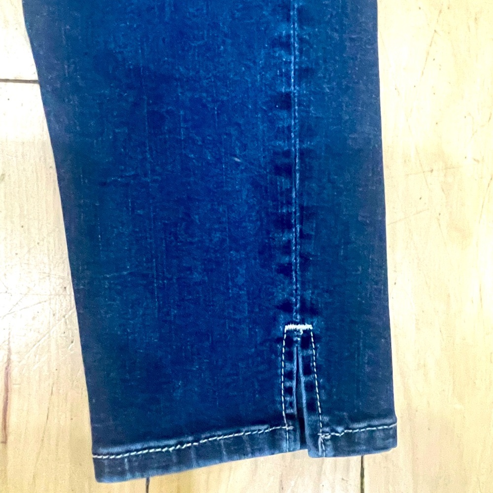 Mid Rise Jeans - Picture 2 of 8
